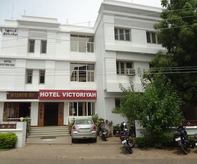 https://imgcld.yatra.com/ytimages/image/upload/t_hotel_yatra_city_desktop/v1441191833/Domestic Hotels/Hotels_Tanjore/Hotel Victoriyah/FRONT VIEW 1.jpg